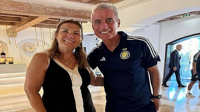 والدة ⁧‫كريستيانو رونالدو‬⁩ تدعم ⁧‫كاسترو‬⁩ .. صورة