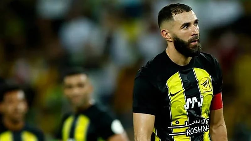 بعد دعمه لفلسطين.. نائبة فرنسية تطالب بسحب الجنسية من بنزيما