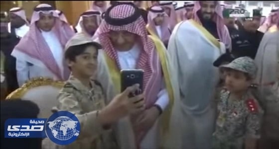 بالفيديو.. نائب الملك في لفتة أبوية مع أبناء الشهداء خلال احتفالية كأس ولي العهد