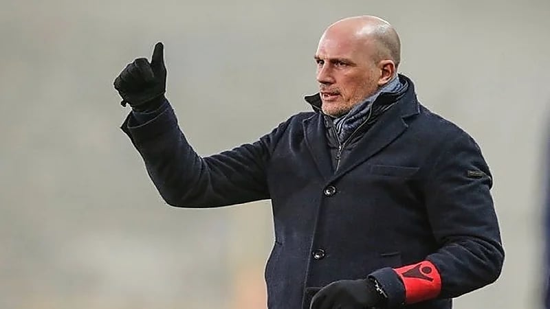 الشباب يغري مدرب فرانكفورت بـ 6 ملايين يورو