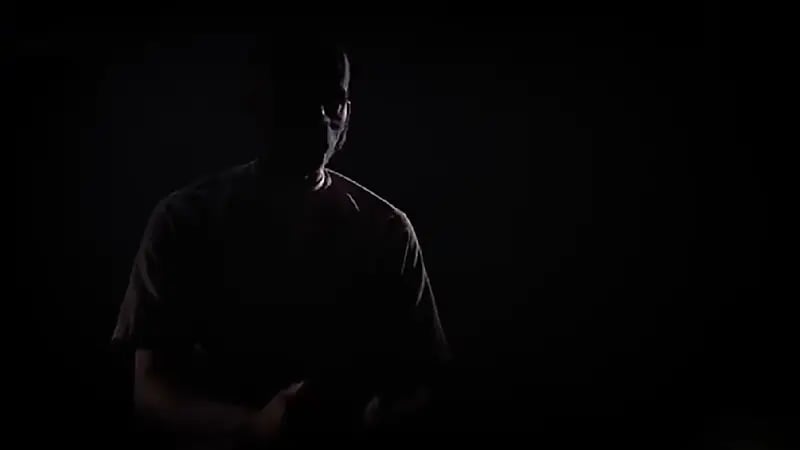 طالب هندسة يروي تفاصيل ابتزاز فتاة له وتدمير مستقبله