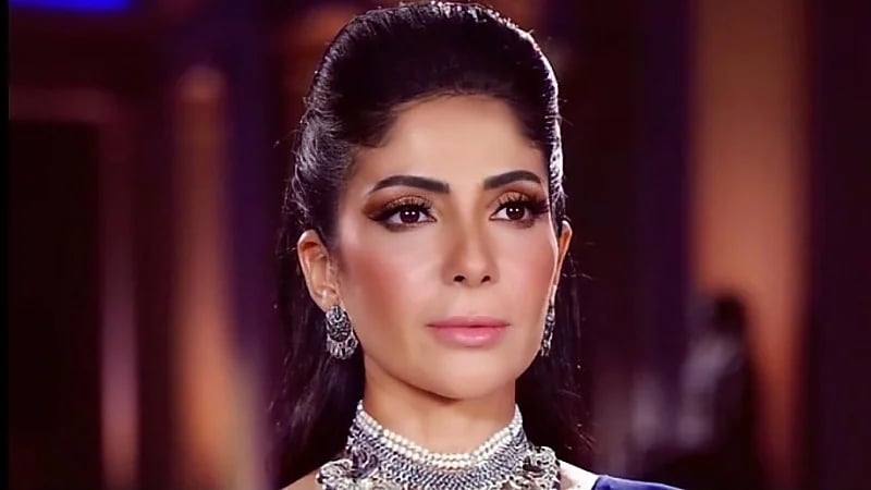 منى زكي تعود لنشاطها الفني وتصور القاهرة مكة