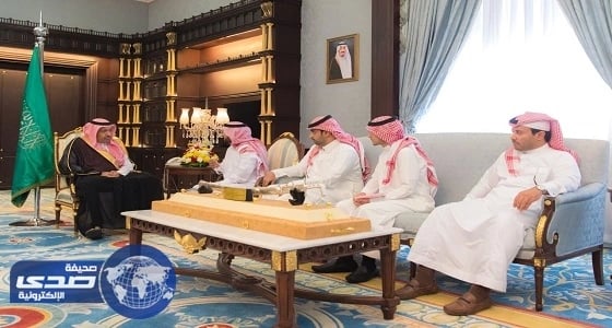 بالصور.. أمير الباحة يتسلم تقريرين منفصلين عن أعمال لجنة الإمارة وبرنامج " متابع "