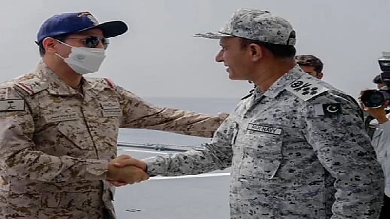 القوات البحرية الملكية تنفذ رماية بالصواريخ بمنطقة عمليات تمرين مناورات نسيم البحر 13