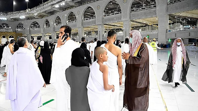 شؤون الحرمين تقدم التوعية والإرشاد لقاصدي بيت الله الحرام