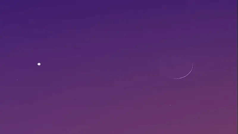 فلكية جدة: هلال شهر صفر يزيّن السماء بعد غروب شمس اليوم