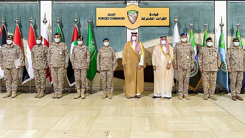 نائب وزير الدفاع يزور رئاسة هيئة الأركان العامة وقيادة القوات المشتركة