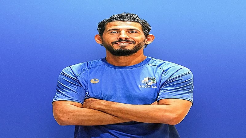 نيوم يعلن التعاقد رسميا مع أحمد حجازي .. فيديو
