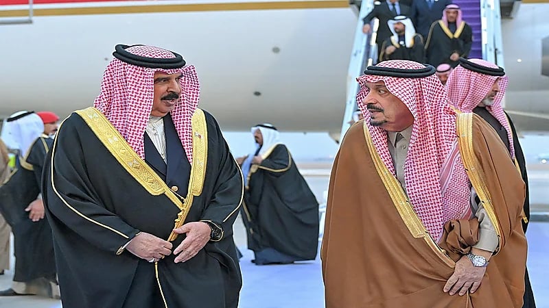 ملك البحرين يصل إلى الرياض.. فيديو