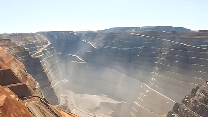 الصناعة تعلن فوز شركات برخص الكشف في أول أحزمة متمعدنة بالمملكة