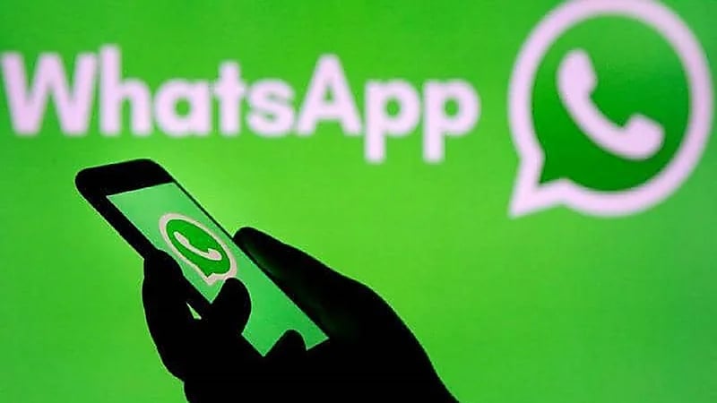 بالفيديو .. القصة الكاملة لتورط أشخاص في التلاعب بأسهم شركات عبر "واتساب"