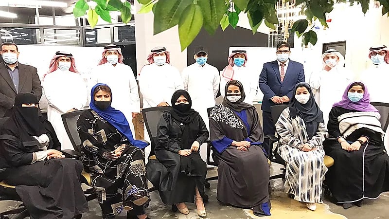 بالصور .. 53 خبيرًا يحددون سمات "المرشد" وأهميته بقطاع الأعمال