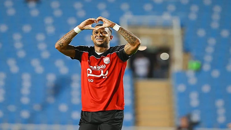 الرائد يقسو على الطائي برباعية