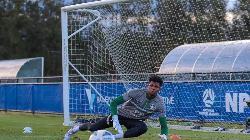 غراهام أرنولد عن حارس مرمى السعودية.. "اعتقد أن المياه لم تدخل أيضا مرماه"