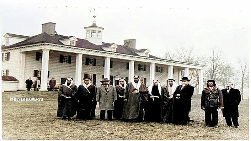 صورة نادرة للملك سعود بن عبد العزيز في منزل جورج واشنطن