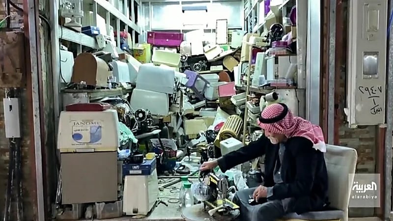 بالفيديو.. مواطن يروي قصة عمله في صيانة المكائن منذ ٥٠ عامًا