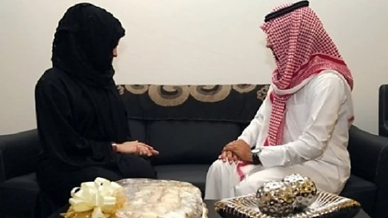 مستشار أسري للرجال: عندما ترتبط بامرأة فلا تعتقد أنها كاملة