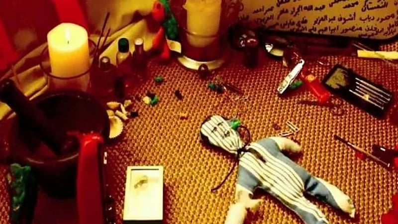 سائق يستعين بمشعوذ للاستيلاء على أموال رجل أعمال