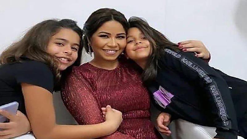 بالفيديو.. ابنتا شرين تحتفلان بعيد الأم