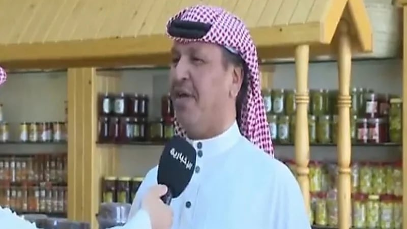 بالفيديو.. بائع تمور: جميع أبنائي استغنوا عن وظائفهم وعملوا لدي في محل بيع التمور