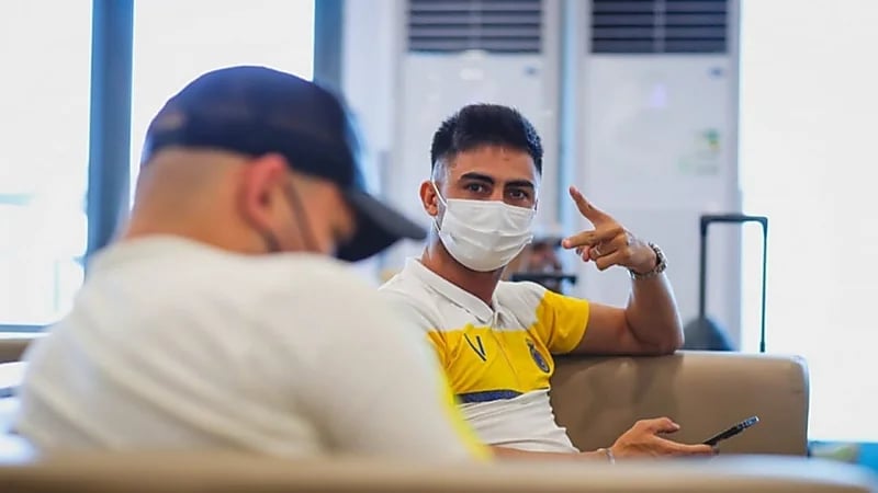 بالصور.. بعثة النصر تغادر إلى الإمارات 