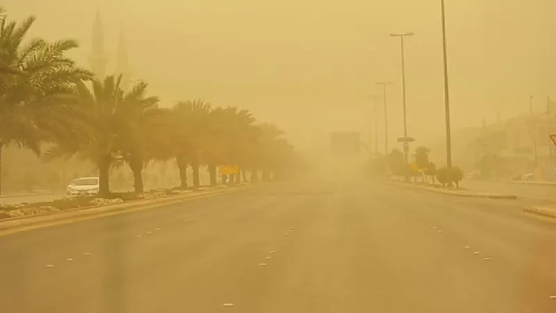 بالفيديو.. الأرصاد تنبه بنشاط أتربة مثارة على بعض المناطق