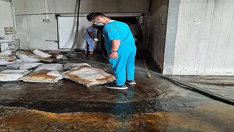 بلدية الدمام تباشر حريق اندلع في أحد المستودعات الغذائية