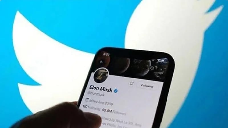 ماسك يهدد بإلغاء صفقة شراء تويتر