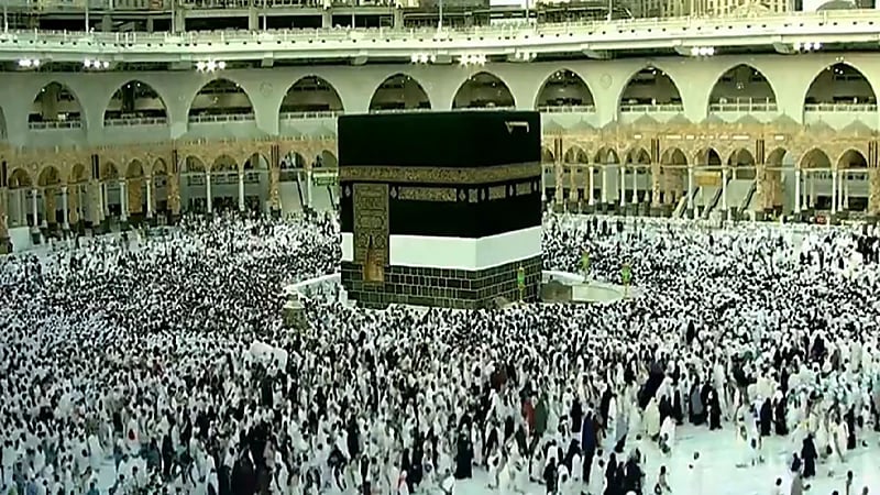 المصلون يؤدون صلاة عيد الأضحى في مختلف أنحاء المملكة