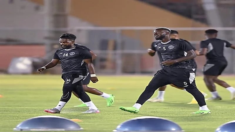 الشباب يستعد للموسم الجديد بالملعب الرديف