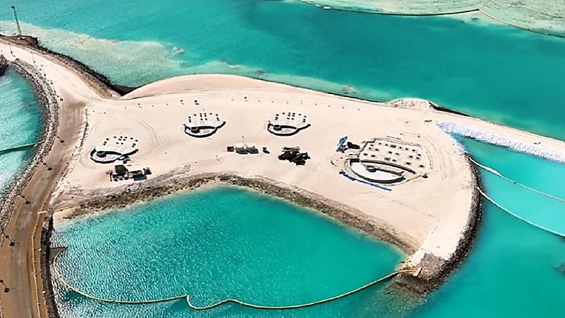 فيديو.. وصول الدفعة الأولى من الفلل العائمة لجزيرة شيبارة