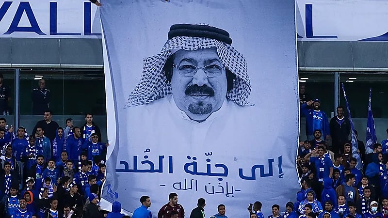 لافتة جماهير الهلال لرئيس النادي الراحل .. فيديو