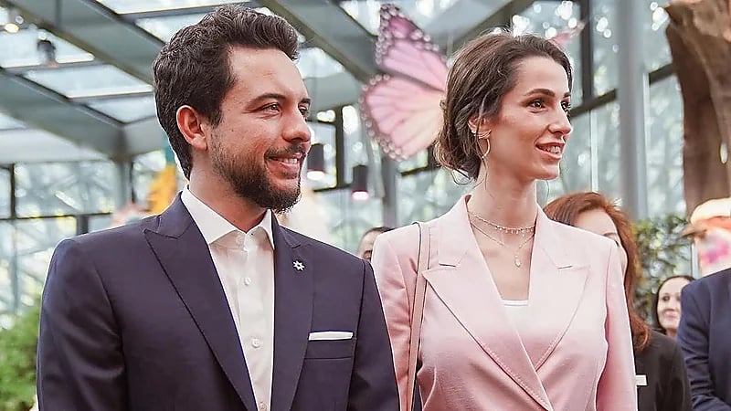 أحدث ظهور للأمير الحسين وزوجته الأميرة رجوة في سنغافورة  .. صور