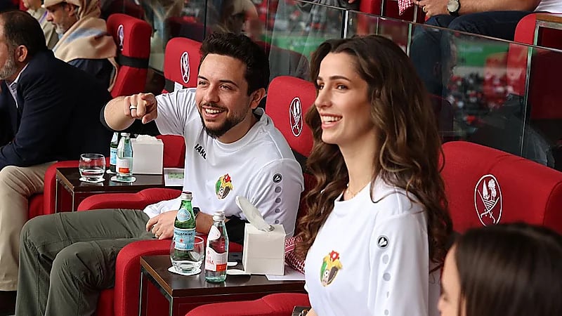 ولي العهد الأردني والأميرة رجوة يساندان الأردن في مواجهة طاجيكستان .. فيديو