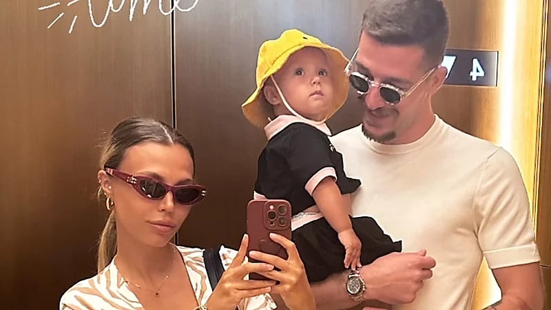 سافيتش يخطف الأنظار برفقة عائلته في أحدث ظهور .. صورة