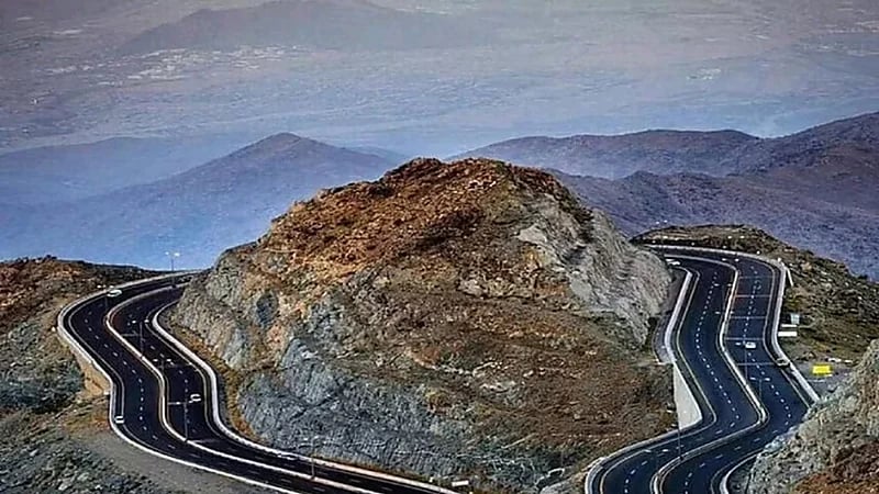 أمن الطرق ينوه بإغلاق طريق الهدا بالاتجاهين مؤقتًا بسبب الأمطار