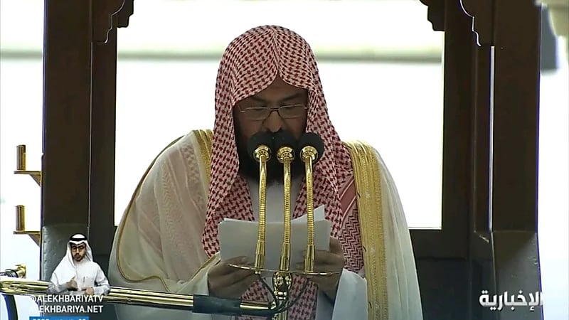 السديس: مروجو المخدرات يستغلون "المصاحف الكريمة" لتهريب بضاعتهم