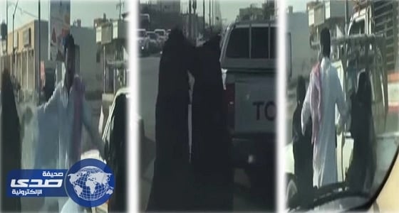 بالفيديو.. مضاربة بين متسولتين على قارعة الطريق العام