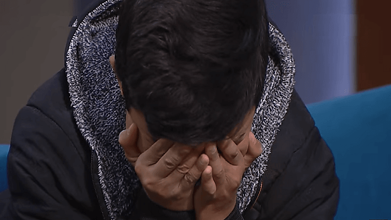 بالفيديو.. طفل يروي مأساته بعدما تخلت عنه والدته وألقت به في الشارع