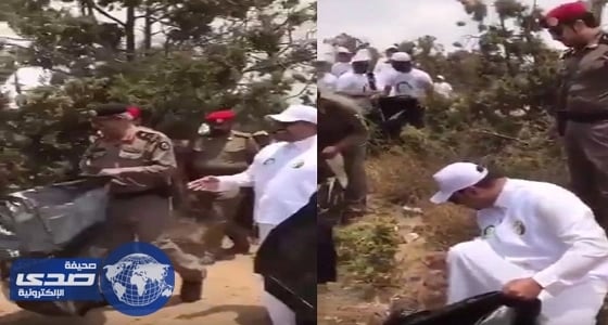 بالفيديو.. فتاتان تشدان سيارة ضخمة بالحبل