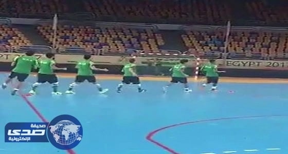 بالفيديو.. طبيب بالأحساء يتحدث عن هوايته للنجارة وبناءه أكواخ خشبية بتصاميم حديثة