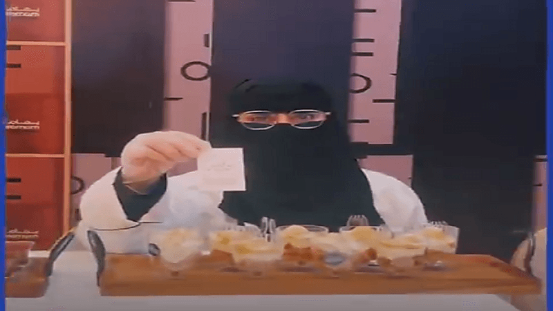 متقاعدة تؤسس مشروع حلويات من منزلها لتصل أرباحها لـ 12 ألف شهريًا 