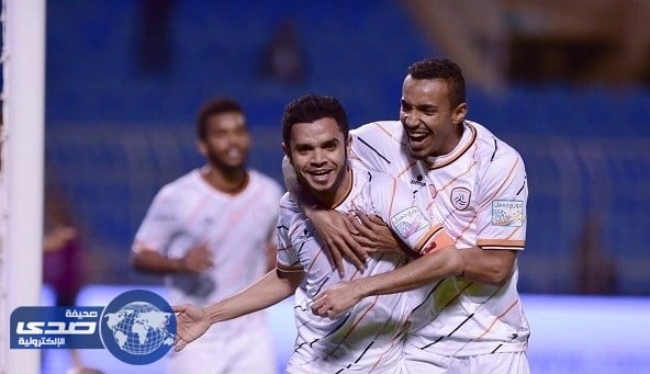 الأسطا يغيب عن الشباب 3 أسابيع بسبب الإصابة