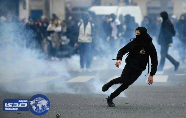 احتجاجات على مزاعم بهتك عرض شاب أسود في باريس