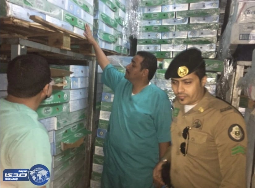 بالصور.. وقف توزيع 5 آلاف دجاجة فاسدة بإحدى الشركات بالرياض