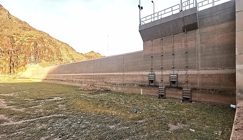 محافظة وادي الفرع تعاني الجفاف ومطالبات بإغلاق بوابات السد