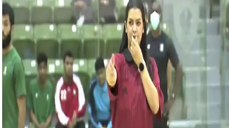 بالفيديو .. مواطنات يعملن في مجال التحكيم الرياضي بكرة اليد