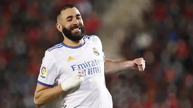 " بنزيمة" يغيب في الكلاسيكو ضد برشلونة ويركز على مواجهة تشيلسي