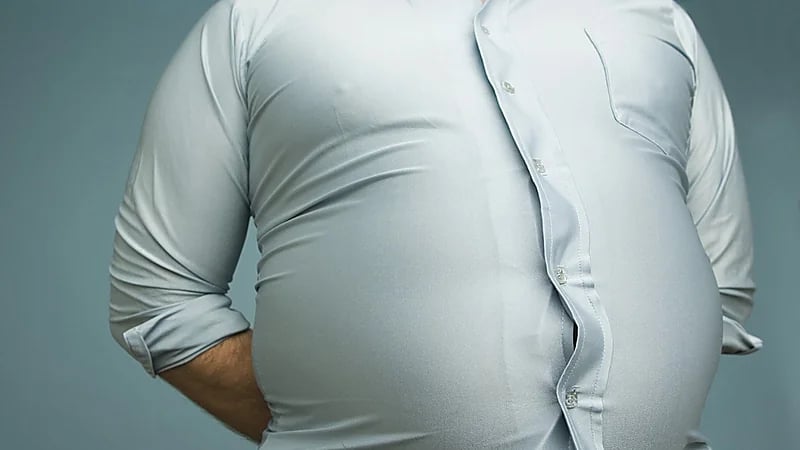 "الصحة الخليجي" ينفي شائعة تسبب شرب الماء في ظهور الكرش