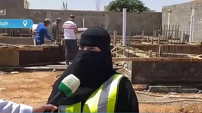 شاهد .. قصة سيدة تقتحم مجال المقاولات وأعمال البناء